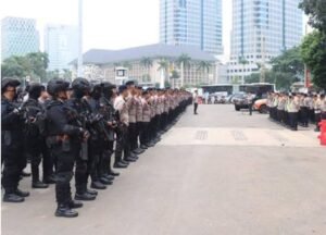 Hundreds of Joint Personnel Deployed to Secure Demonstrations at House of Representatives - RakyatPost.co