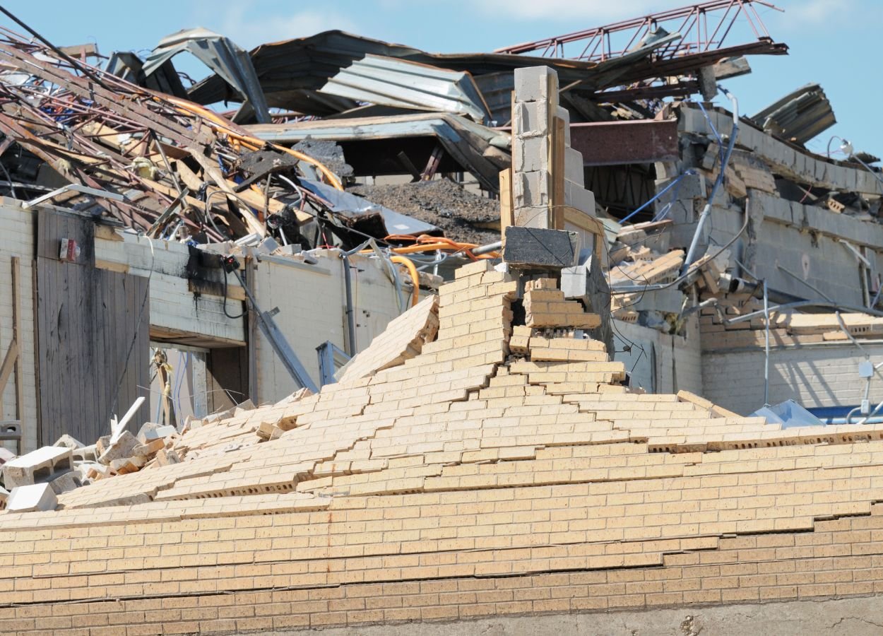Two Tornadoes Strike Hubei, Eight People Dead and Dozens of Buildings Damaged - RakyatPost.co