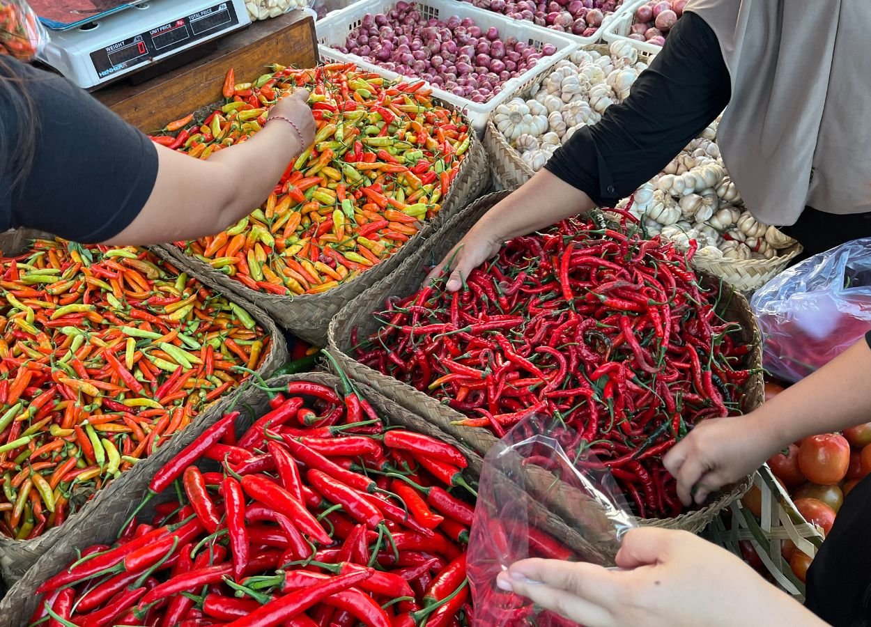 National Food Prices: Red Chili Peppers Reach Rp90,050 per Kilogram - RakyatPost.co